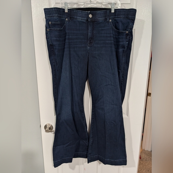 Torrid Dark Wash Bombshell Flare High-Rise Jean in Size 24 S (Short) - Picture 2 of 15